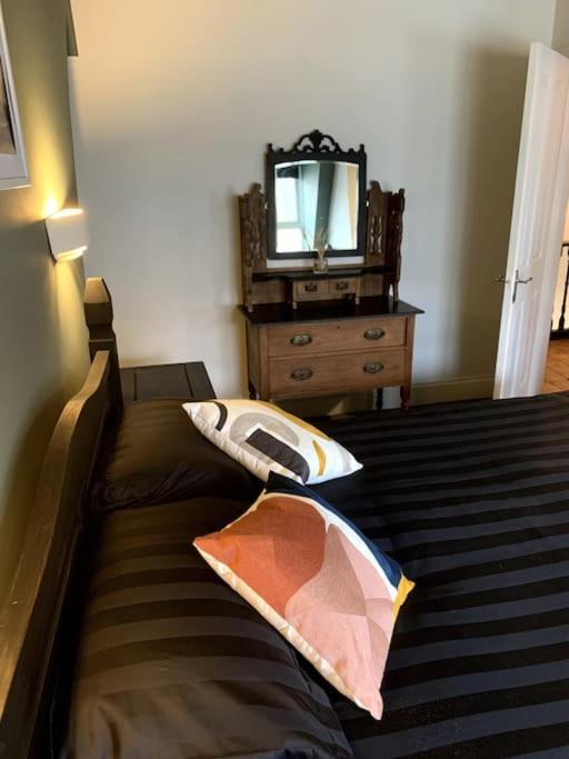 Chic Townhouse Near Tunnels Beaches อิลฟราคูมบ์ ภายนอก รูปภาพ