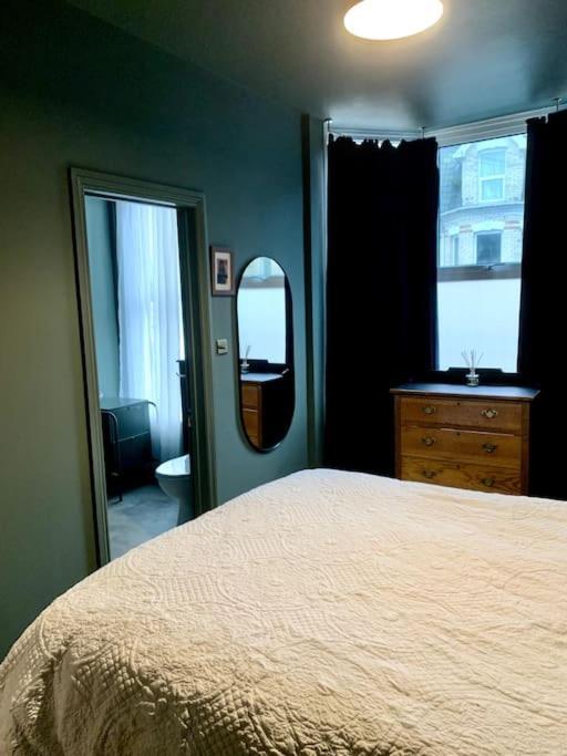 Chic Townhouse Near Tunnels Beaches อิลฟราคูมบ์ ภายนอก รูปภาพ